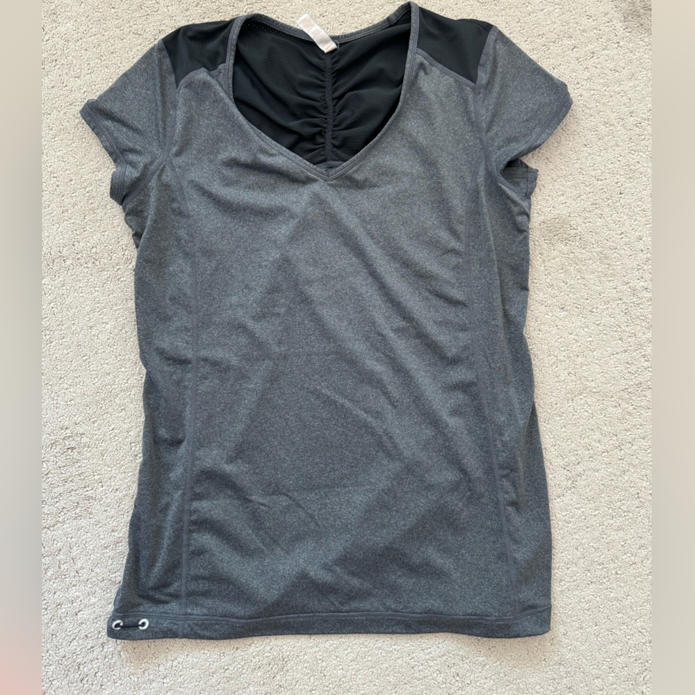 Women’s Lucy athletic top